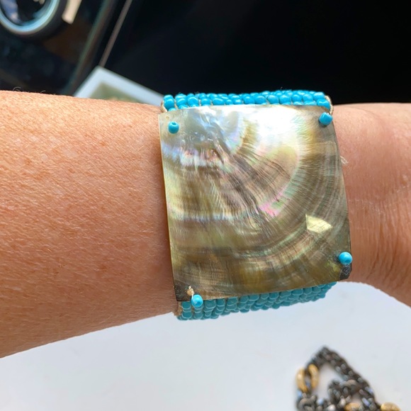 Beautiful Turquoise and Shell Bracelet - Picture 3 of 3